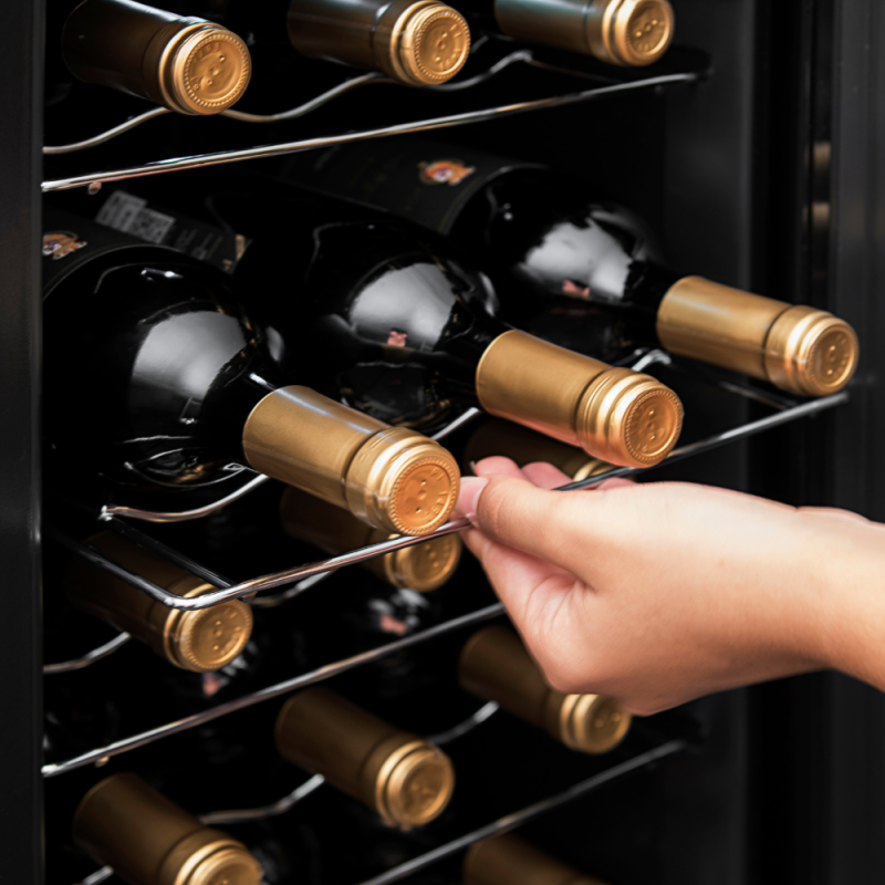 Adega Climatizada Cannes Suggar 18 Garrafas Preto 127V